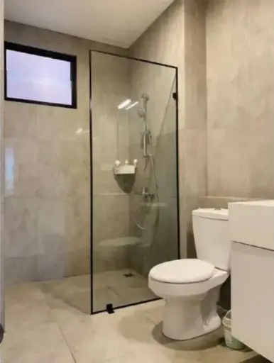 Sekat kamar mandi